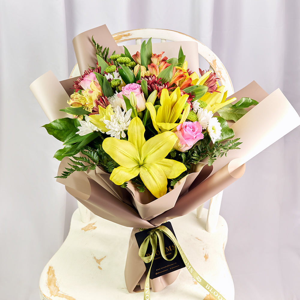 Country Cottage Mixed Peruvian Lily Bouquet – Canada Blooms - Canada Delivery