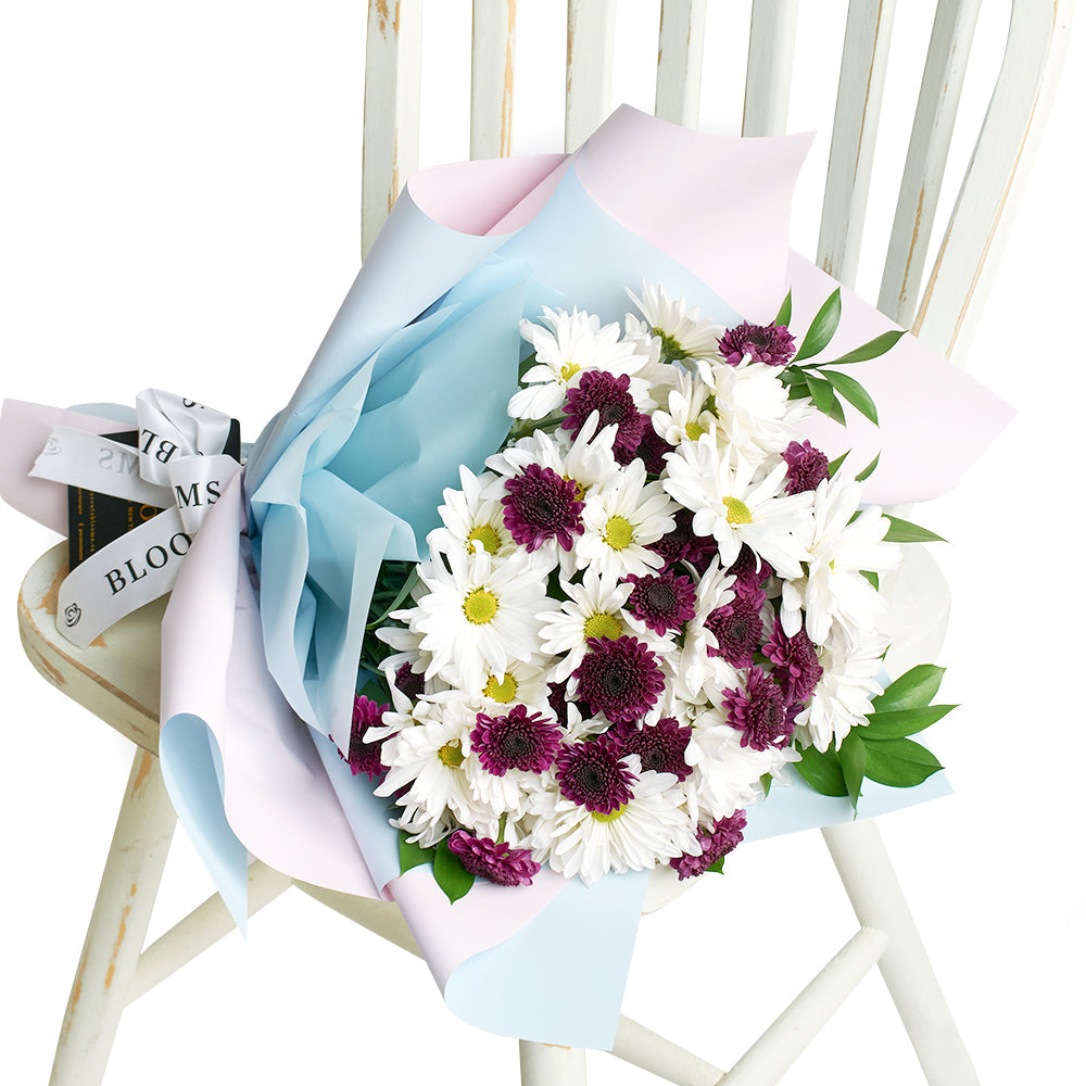 White and purple daisy floral bouquet – Canada Blooms - Canada Delivery