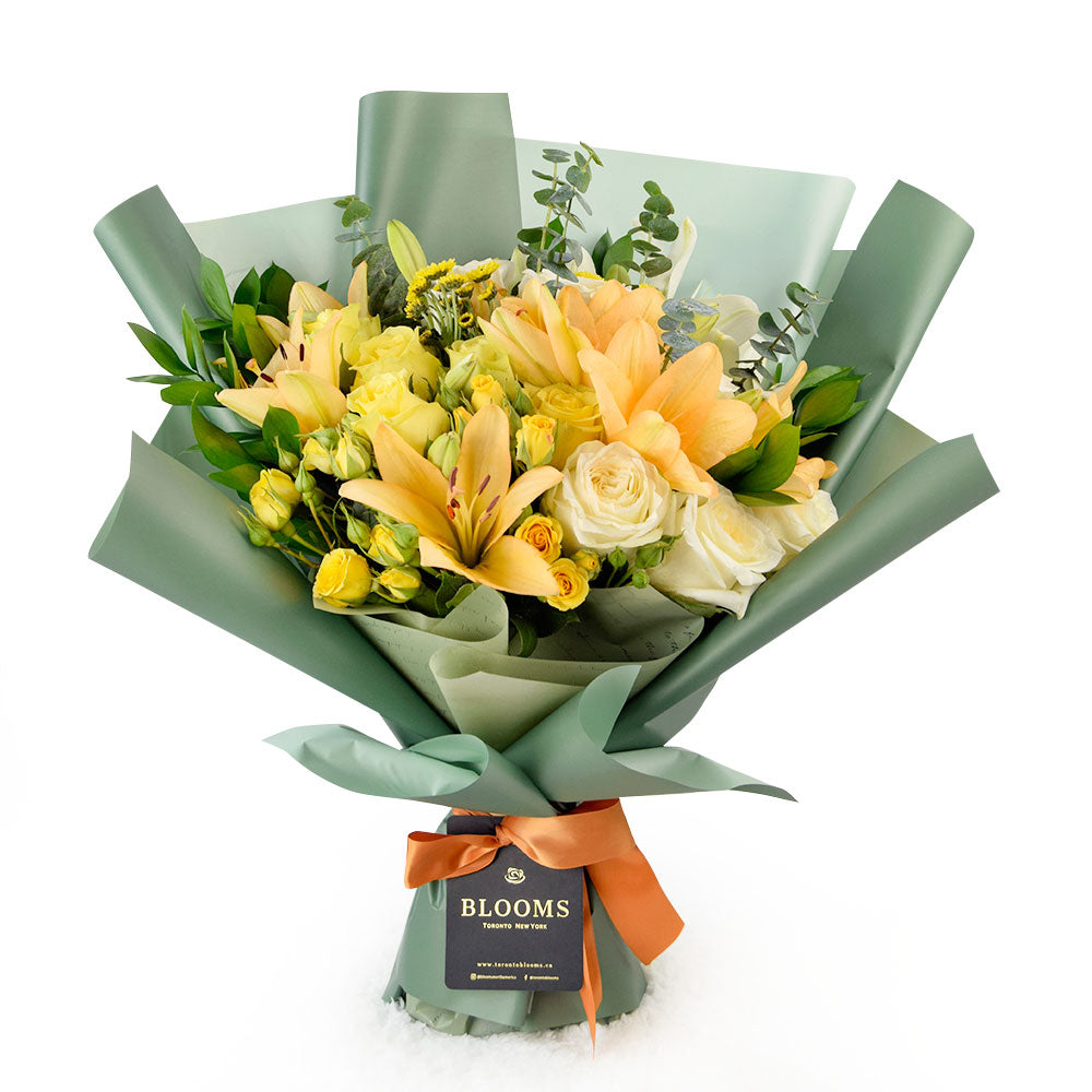 Mixed flower bouquet and Champagne – Canada Blooms - Canada Delivery