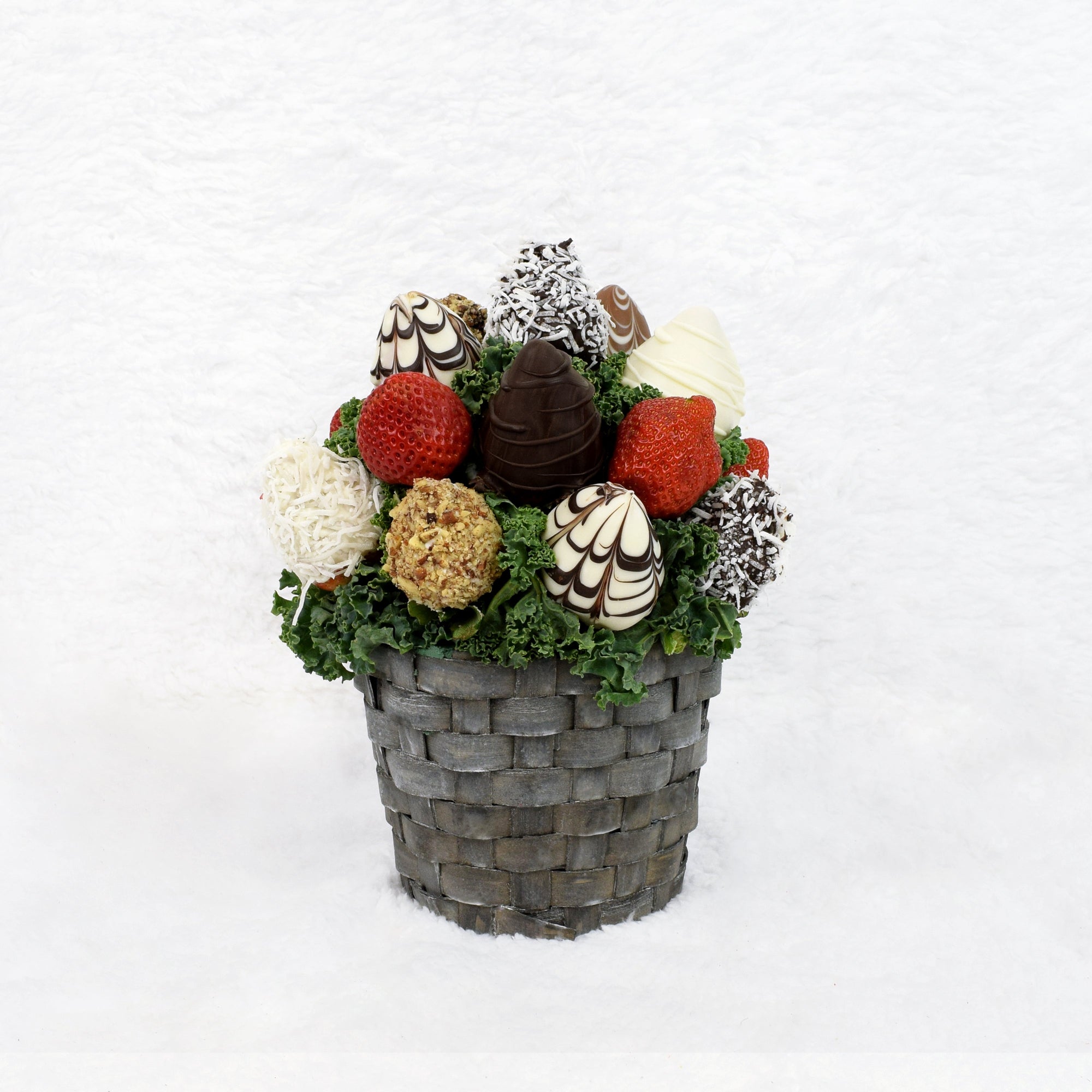 These tasty chocolate-covered strawberries are best enjoyed alongside champagne and flower gifts from our extensive selection. – Canada Blooms - Canada Delivery